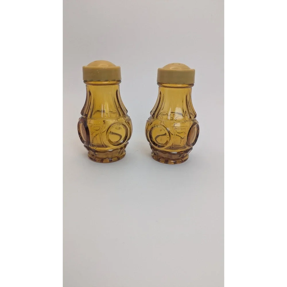 Vintage Amber Glass Salt Pepper Shakers‎ Thumbprint Ribbed MCM Retro Set 4 Inch